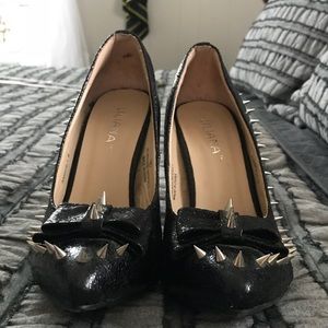 Spiked heeled shoes